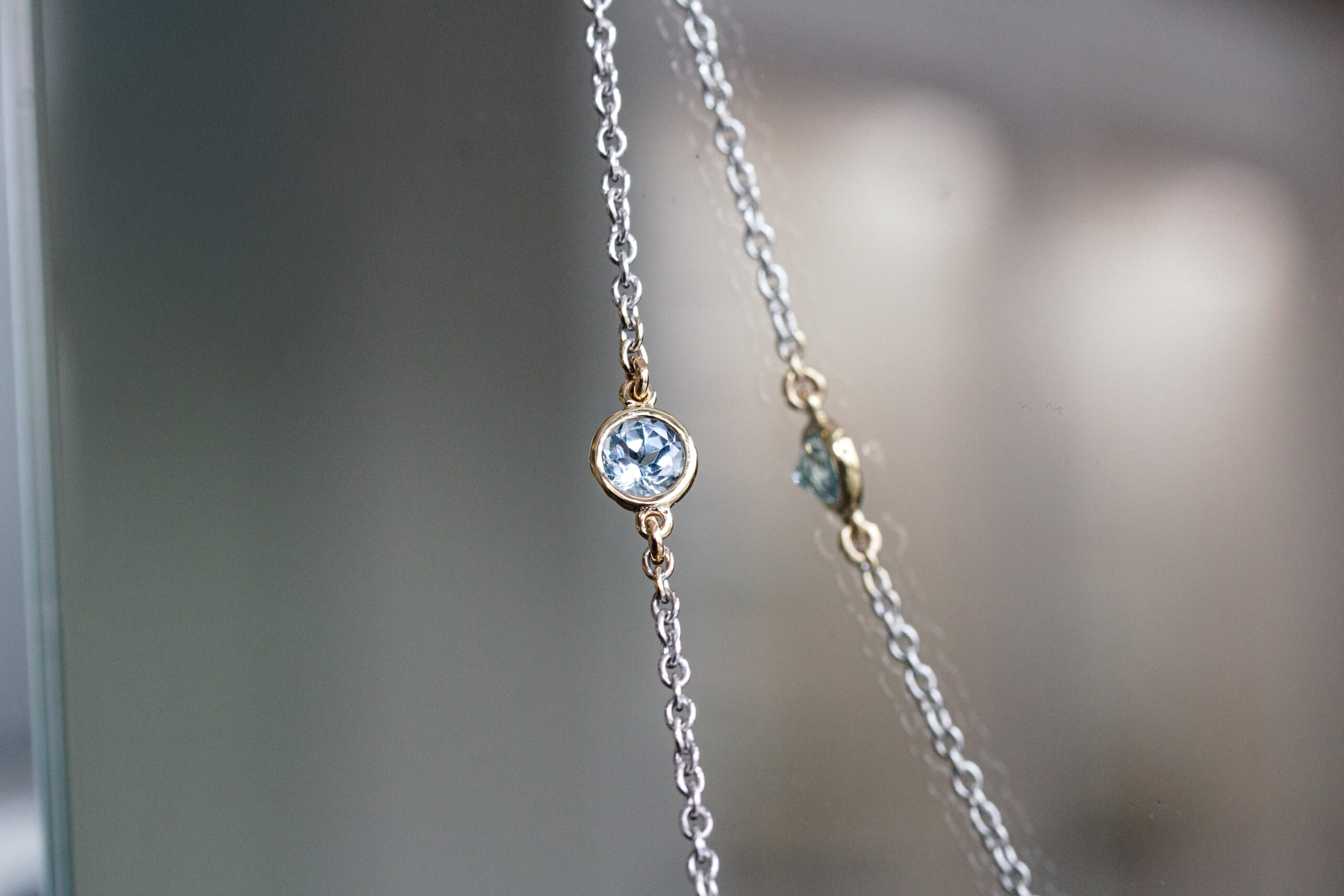 9ct Gold Blue Topaz Necklace - Image 4